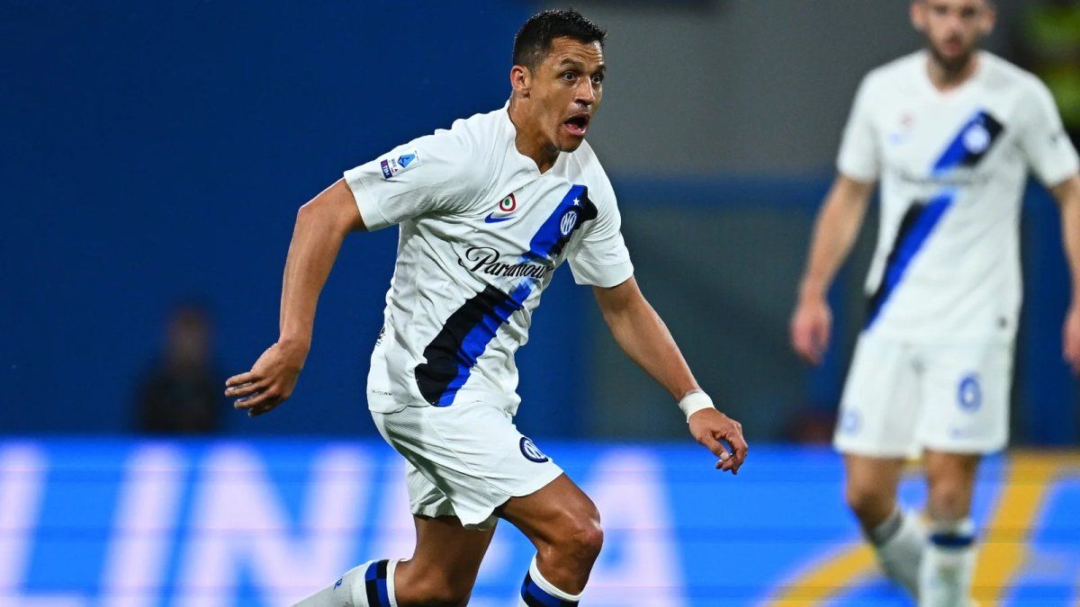 Con guiño a Maradona, Alexis Sánchez se despidió del Inter de Milán.