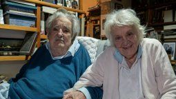 Pepe Mujica y su mujer, ex-tupamaros devenidos en socialdemócratas Pepe Mujica y su mujer, ex-tupamaros devenidos en socialdemócratas