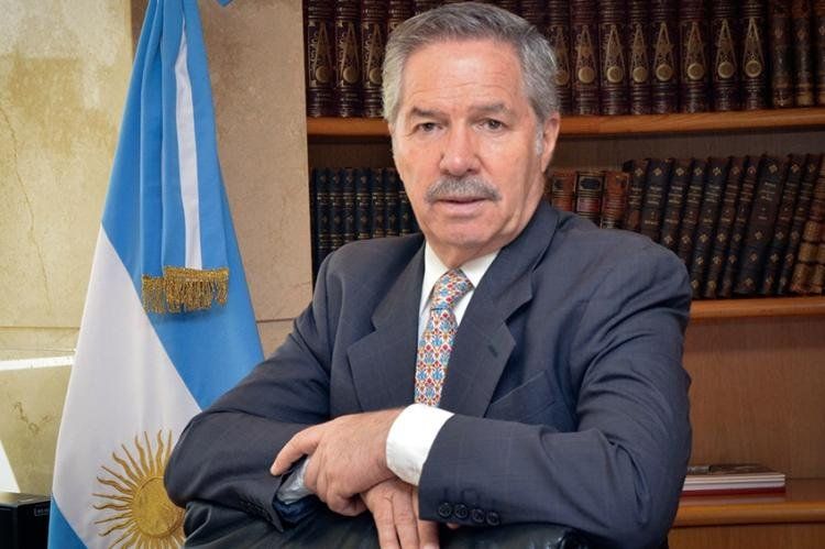 El frente masculino acusa a Felipe Solá de oportunismo de género