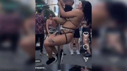 altText(Marcha del Orgullo Gay USA y escándalo: Niño baila poledance)}