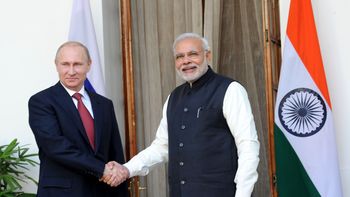 Putin llega a India para cerrar negocios clave en armamento y petróleo