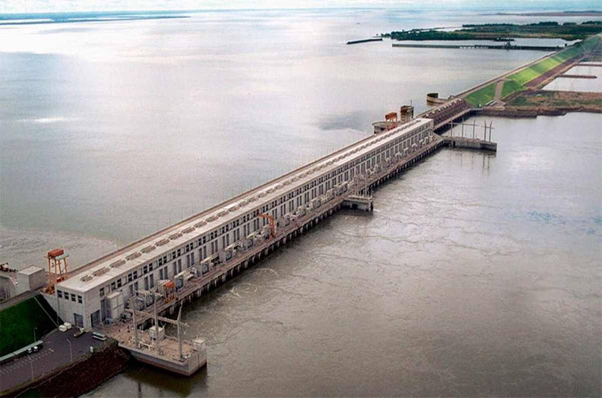 Represa Yaciretá, ubicada sobre el Río Paraná, a la altura de Corrientes. Represa Yaciretá, ubicada sobre el Río Paraná, a la altura de Corrientes.