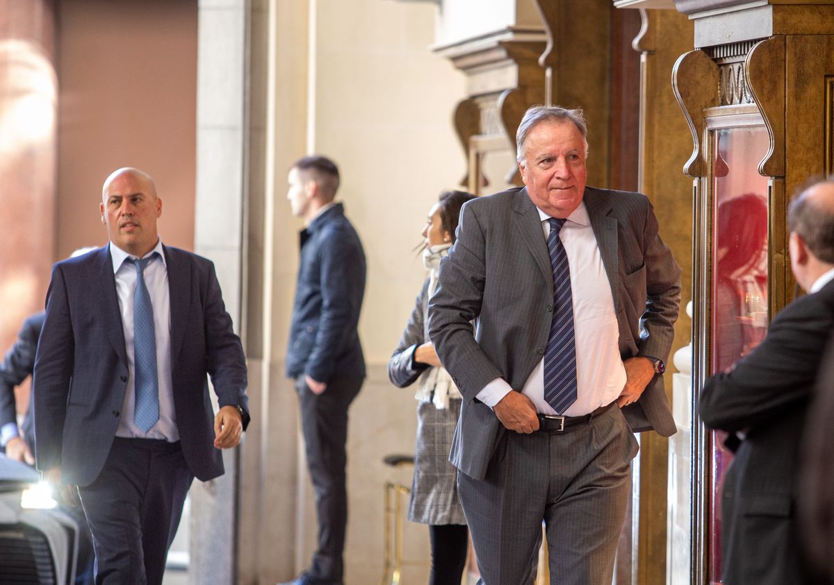 Delante el ex presidente del Banco Nación, Daniel Tillard, y detrás el actual el presidente del Banco Nación, Darío Wasserman.