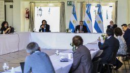 altText(¿Cómo sigue la cuarentena? Alberto Fernández se reunió con su equipo de epidemiólogos para definir detalles)}