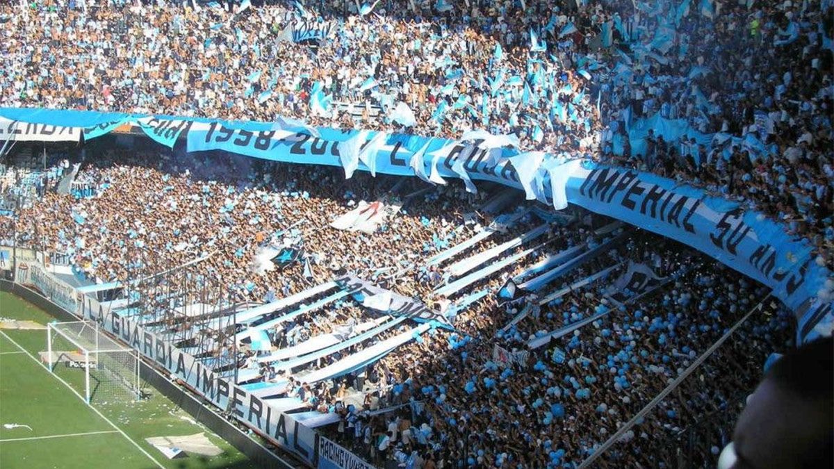 La Legislatura porteña avanza con un proyecto en la Ciudad Autónoma de Buenos Aires (CABA) de prohibir el ingreso a los estadios de deudores alimentarios. La Legislatura porteña avanza con un proyecto en la Ciudad Autónoma de Buenos Aires (CABA) de prohibir el ingreso a los estadios de deudores alimentarios.