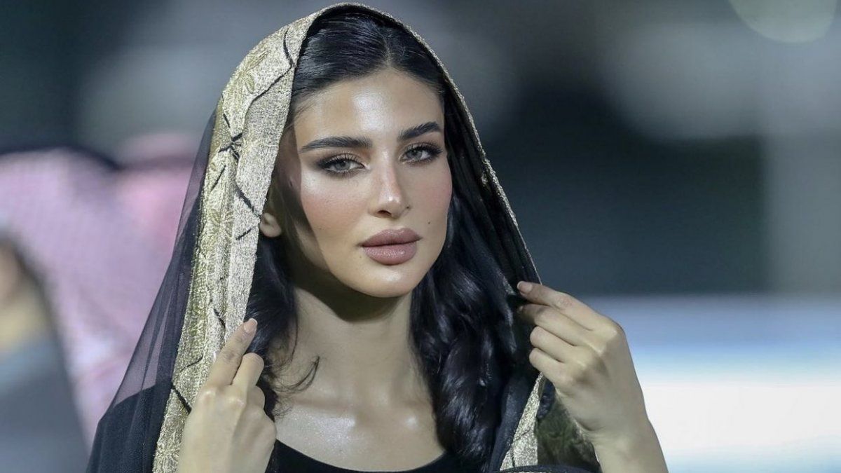 Primera mujer de Arabia Saudita en concurso de belleza