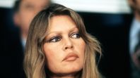 Brigitte Bardot asiste a un debate contra la caza de focas en el Consejo Europeo en Estrasburgo, este de Francia, el 23/01/1978. Brigitte Bardot asiste a un debate contra la caza de focas en el Consejo Europeo en Estrasburgo, este de Francia, el 23/01/1978.