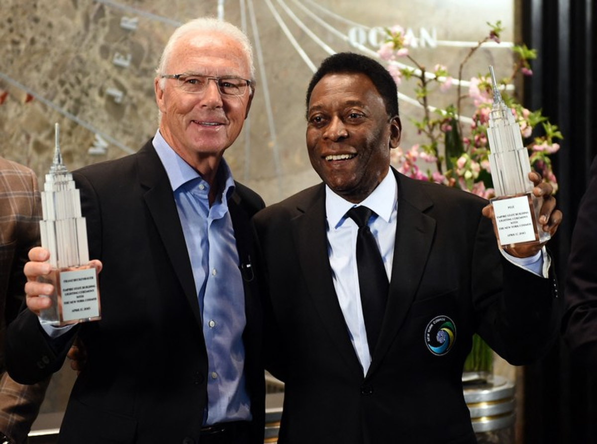 Franz Beckenbauer junto a Pelé: jugaron en New York Cosmos |Gentileza Olé Franz Beckenbauer junto a Pelé: jugaron en New York Cosmos |Gentileza Olé