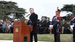 altText(Macri encabezó un acto, sin mencionar el paro y con Stornelli en 2da. fila)}
