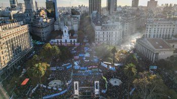 Masiva Marcha Universitaria en Plaza de Mayo. Masiva Marcha Universitaria en Plaza de Mayo.