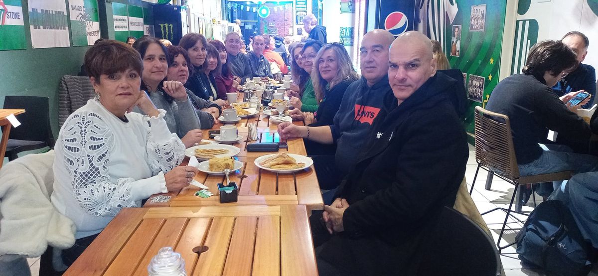 La merienda es uno de los eventos que congregan miembros del grupo de encuentro. La merienda es uno de los eventos que congregan miembros del grupo de encuentro.