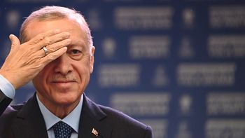 Erdogan enfrenta su prueba más dura tras 2 décadas de poder en medio de la inflación y destrucción por terremotos. Erdogan enfrenta su prueba más dura tras 2 décadas de poder en medio de la inflación y destrucción por terremotos.