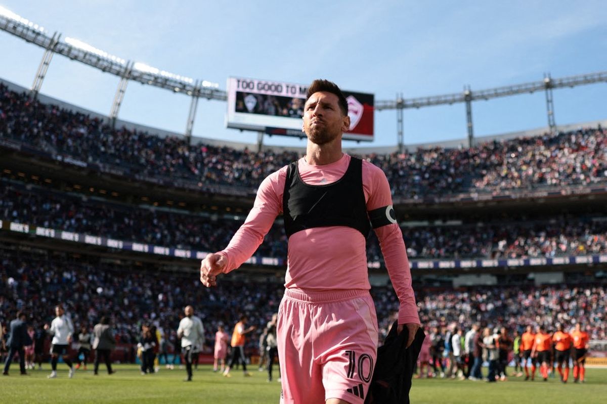 Leo Messi, aún en actividad con el Inter Miami, empieza a perfilar su futuro fuera del campo con su ingreso como accionista mayoritario del Cornellà. Leo Messi, aún en actividad con el Inter Miami, empieza a perfilar su futuro fuera del campo con su ingreso como accionista mayoritario del Cornellà.