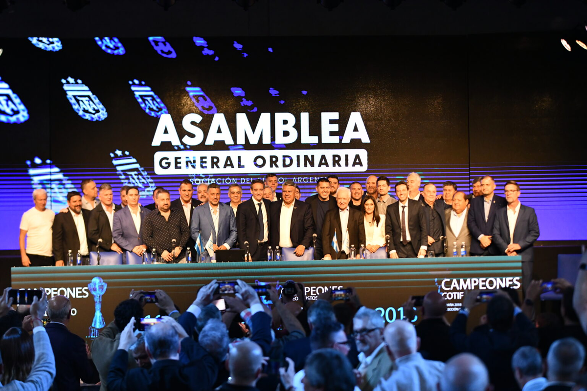 Tapia, reelecto presidente en la asamblea de AFA