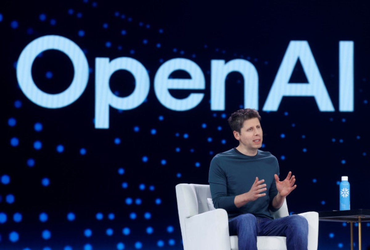 OpenAI no está sola en esta carrera. Perplexity lanzó en el verano su navegador Comet, mientras que Google anunció en septiembre que integrará más profundamente su asistente Gemini en Chrome para realizar "tareas tediosas" como comprar en supermercados o agendar citas. OpenAI no está sola en esta carrera. Perplexity lanzó en el verano su navegador Comet, mientras que Google anunció en septiembre que integrará más profundamente su asistente Gemini en Chrome para realizar "tareas tediosas" como comprar en supermercados o agendar citas.
