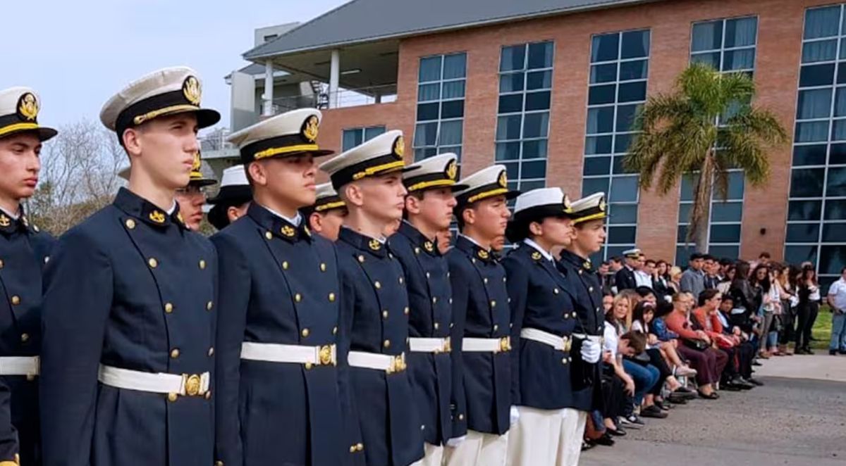 Liceo Naval en Vicente López (PBA). Liceo Naval en Vicente López (PBA).