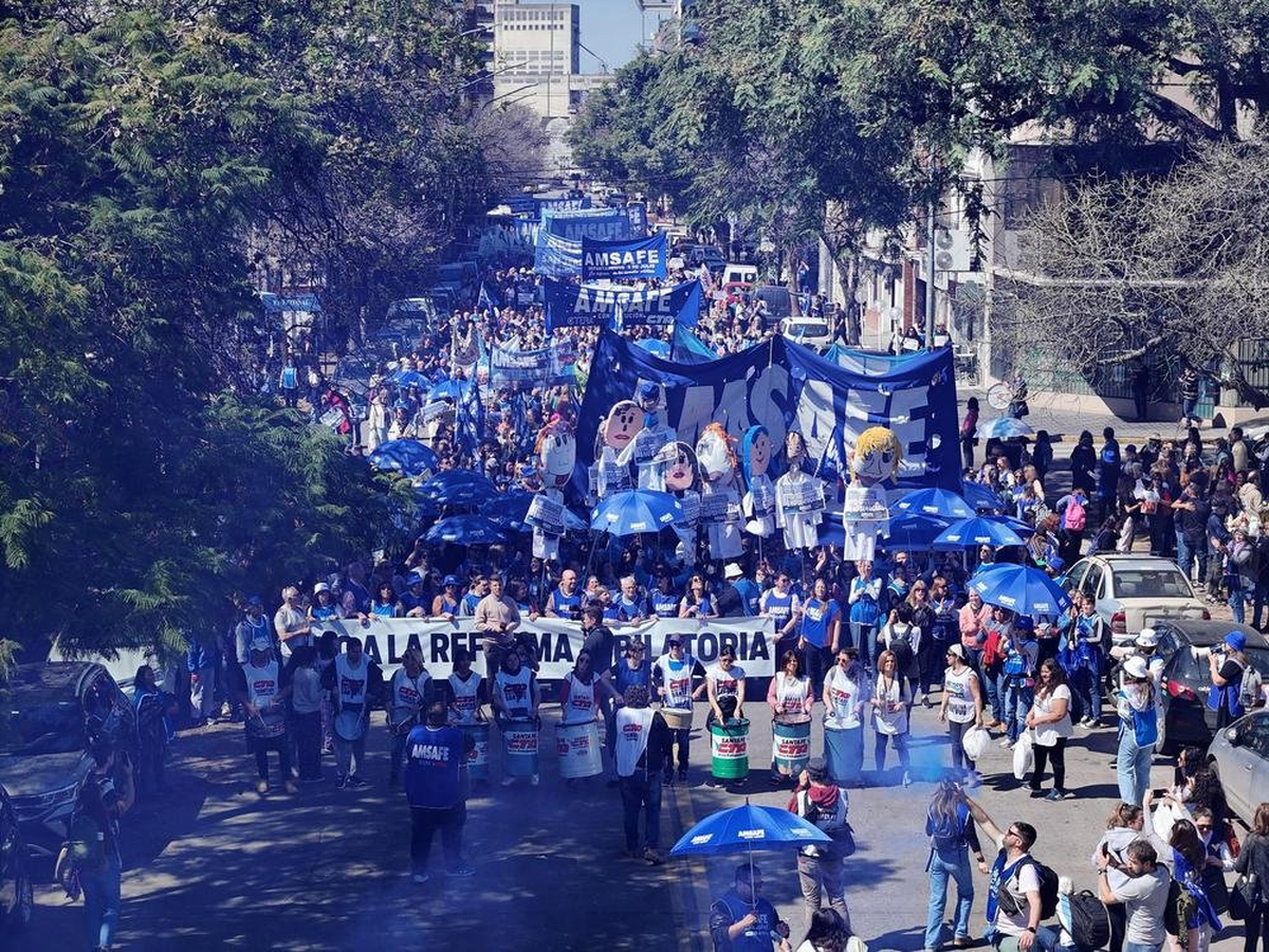 Amsafé continúa haciendo eco en las calles. Amsafé continúa haciendo eco en las calles. 