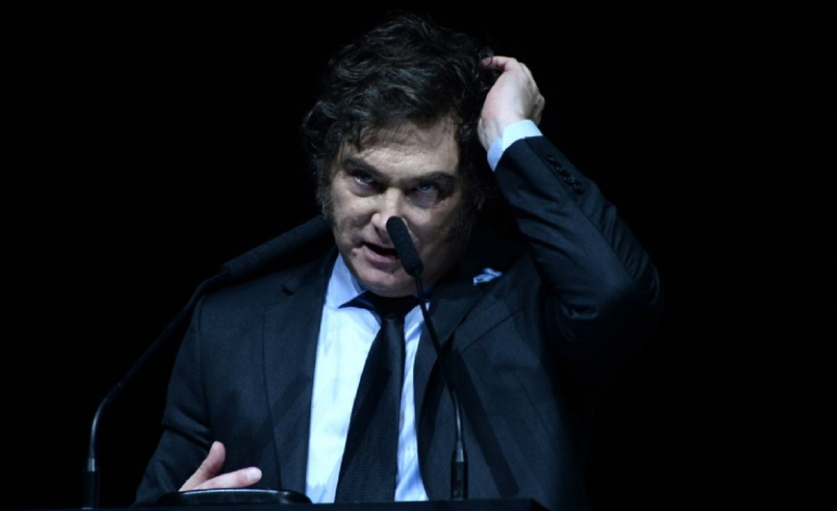 El Gobierno desestima las críticas que recibe de los medios atribuyéndolas a negocios u El Gobierno desestima las críticas que recibe de los medios atribuyéndolas a negocios u