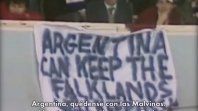 Argentina puedes quedarte con las Malvinas, nosotros nos quedaremos con Ossie. Eso decía la bandera de los hinchas del Tottenham. Argentina puedes quedarte con las Malvinas, nosotros nos quedaremos con Ossie. Eso decía la bandera de los hinchas del Tottenham.