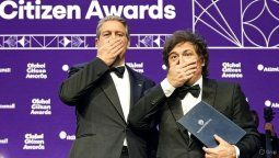 altText(Que no se entere Scott Bessent: Facundo Leal con dólares con fajas de la Reserva Federal)}