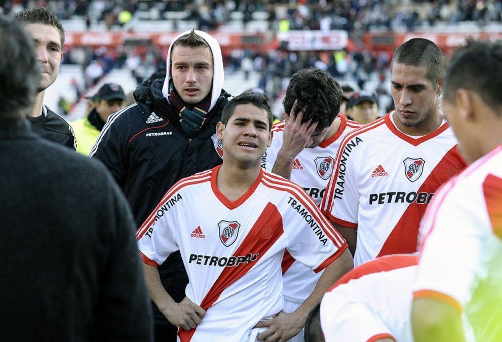 La cara de los jugadores lo dice todo, River acaba de descender.