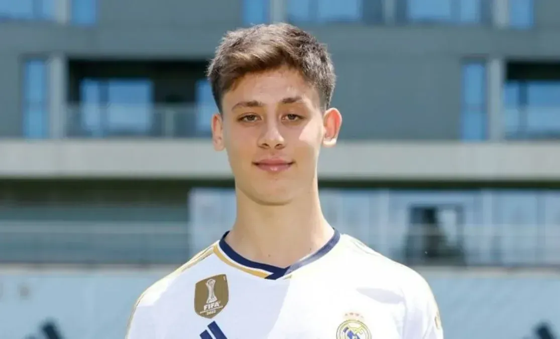 Arda Güler, en el centro de la tormenta: su mentor denunció “mobbing” en el vestuario del Real Madrid mientras el equipo pelea la Liga y la Champions.