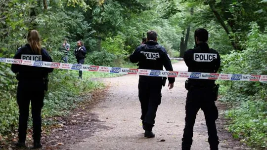 El cuerpo de la joven de 19 años fue hallado en un bosque en las afueras de París.