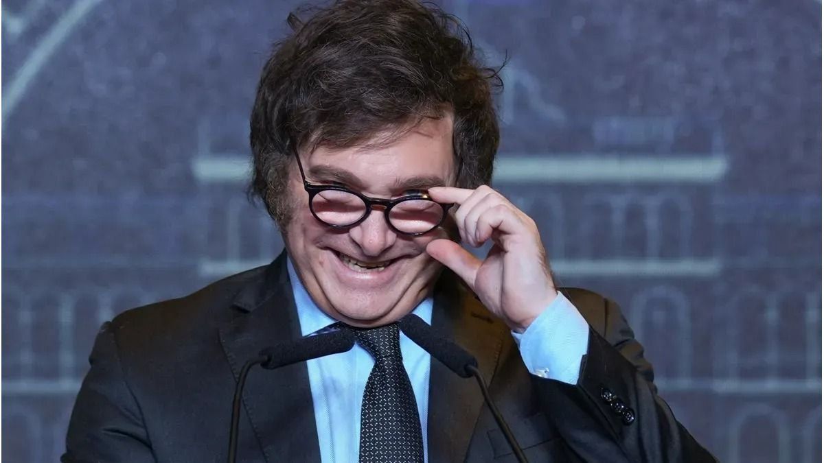 Necesitado, Javier Milei en modo Zapata (pero hay archivo)