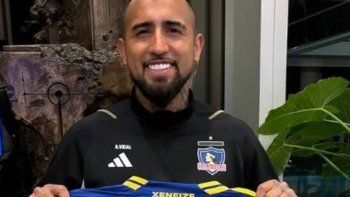 Arturo Vidal chicaneó a River con una camiseta de Boca y prometió un gol de Colo-Colo