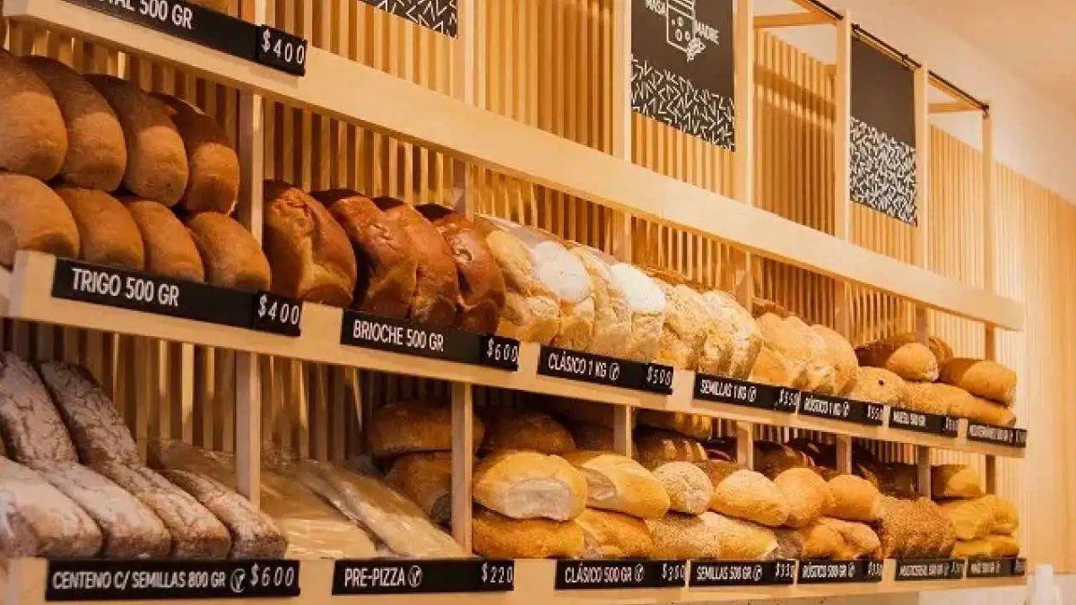 Una clásica cadena de panaderías baja persianas y sus trabajadores viven un calvario