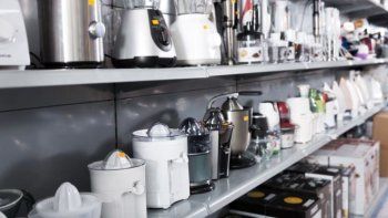 Regalados: supermercado remata electrodomésticos con 80% de descuento