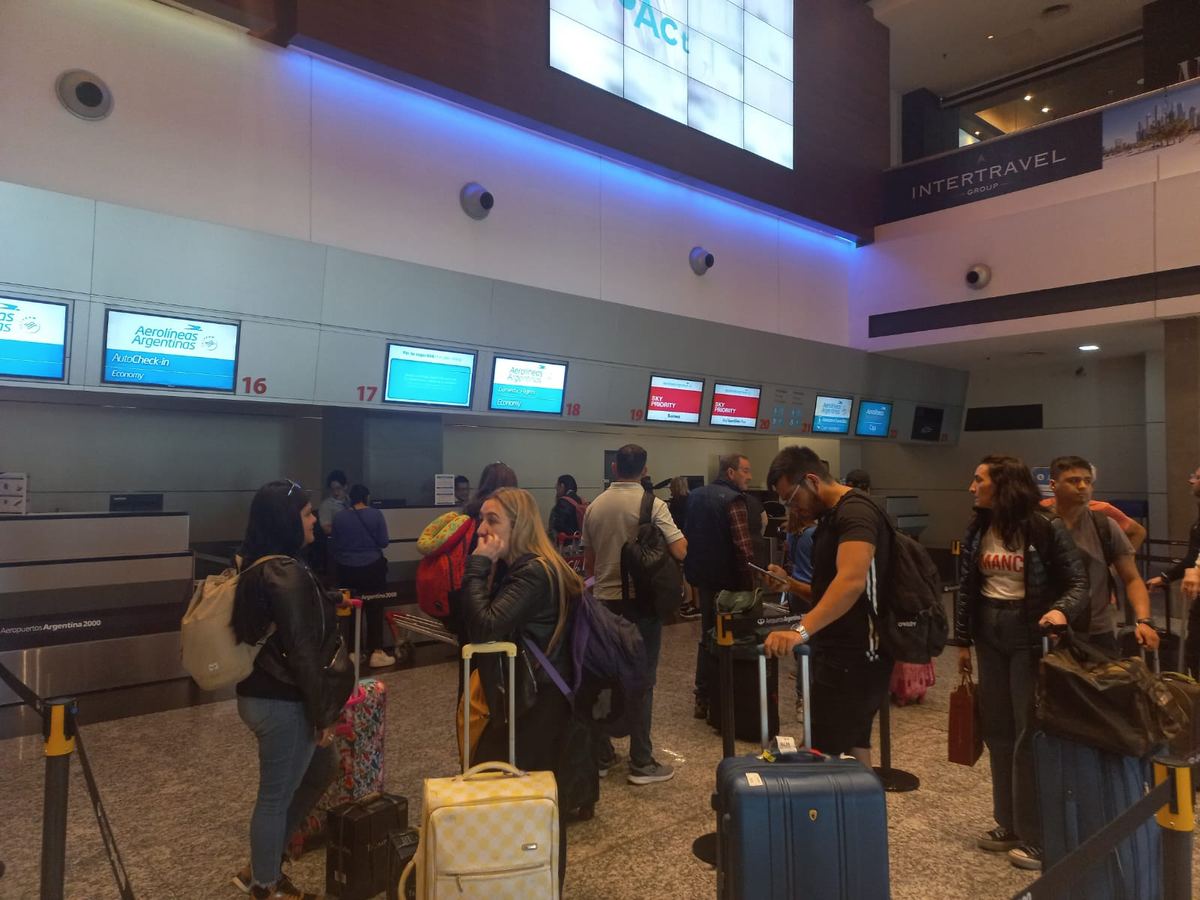 Caos total en Aeroparque. Caos total en Aeroparque.