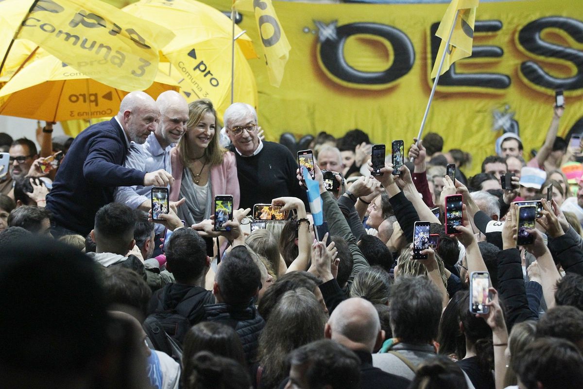 De izq. a der.: Waldo Wolff, Horacio Rodríguez Larreta, Soledad Acuña y Álvaro González. De izq. a der.: Waldo Wolff, Horacio Rodríguez Larreta, Soledad Acuña y Álvaro González.