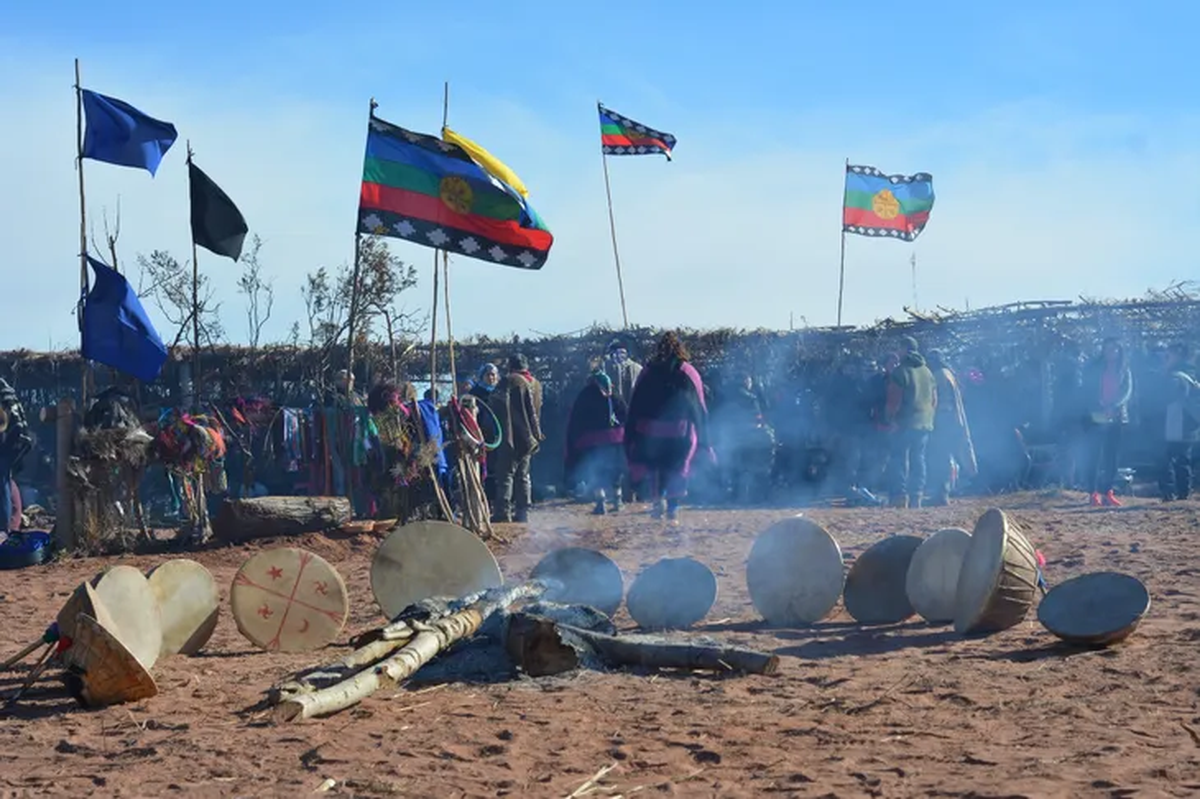 Las comunidades mapuches confirman su presencia para hacer sonar su reclamo en Wall Street. Las comunidades mapuches confirman su presencia para hacer sonar su reclamo en Wall Street.