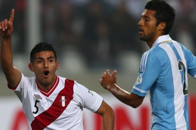 Carlos Zambrano fue quien le anotó el gol al equipo argentino.