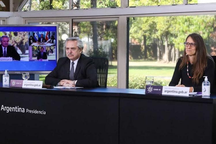 Alberto Fernández y la ministra de las Mujeres, Géneros y Diversidad, Elizabeth Gómez Alcorta (Foto Télam).