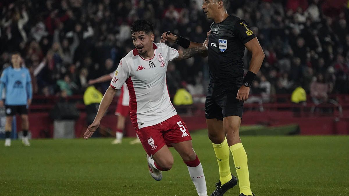 Huracán goza de un gran presente futbolístico que lo tiene puntero de la Liga Profesional gracias a una suma de juventud, experiencia y velocidad en el ataque. Huracán goza de un gran presente futbolístico que lo tiene puntero de la Liga Profesional gracias a una suma de juventud, experiencia y velocidad en el ataque.