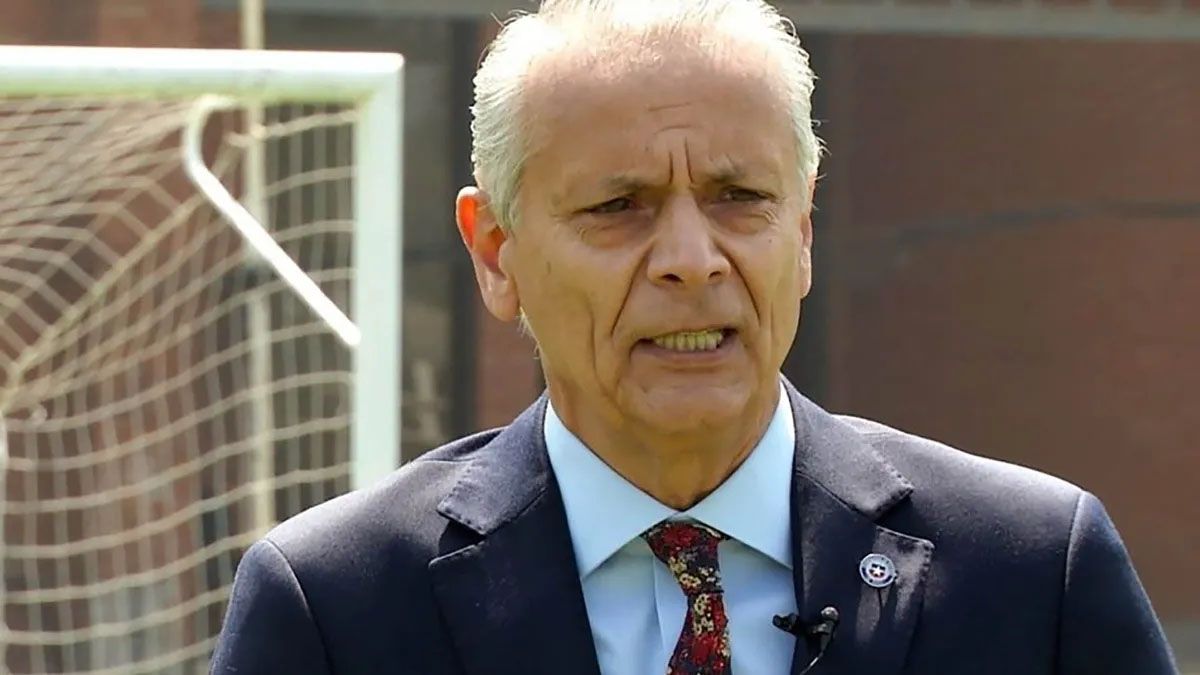 Javier Castrilli disparó contra la actuación del árbitro Yael Falcón Pérez tras la derrota de Vélez ante Central Córdoba 0-1 en la final de la Copa Argentina. Javier Castrilli disparó contra la actuación del árbitro Yael Falcón Pérez tras la derrota de Vélez ante Central Córdoba 0-1 en la final de la Copa Argentina.