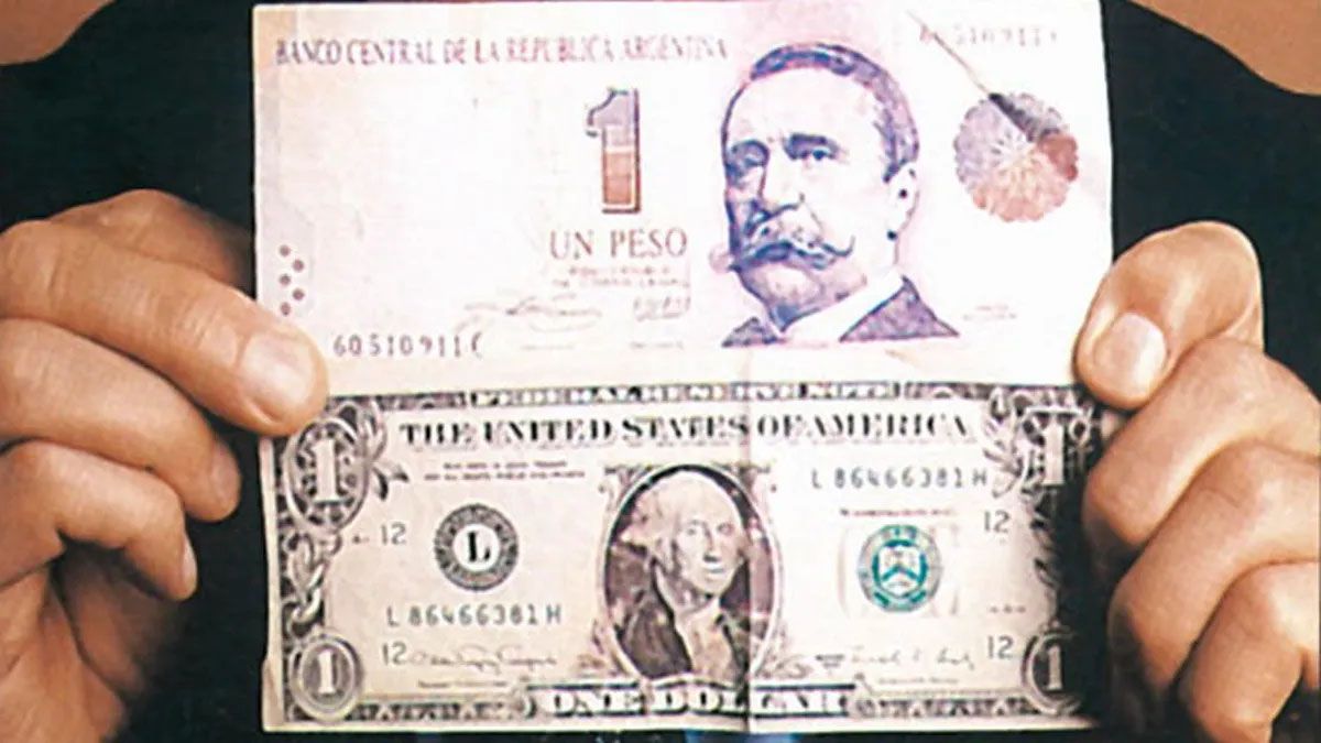 El 6 de enero de 2002, el entonces ministro de economía, Jorge Remes Lenicov, anunciaba el fin de la convertibilidad de Domingo Cavallo. El 6 de enero de 2002, el entonces ministro de economía, Jorge Remes Lenicov, anunciaba el fin de la convertibilidad de Domingo Cavallo.