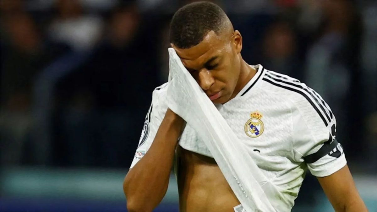 Kylian Mbappé erró un penal para el Real Madrid en la UEFA Champions League y suma cada día más críticas por su bajo rendimiento. Kylian Mbappé erró un penal para el Real Madrid en la UEFA Champions League y suma cada día más críticas por su bajo rendimiento.