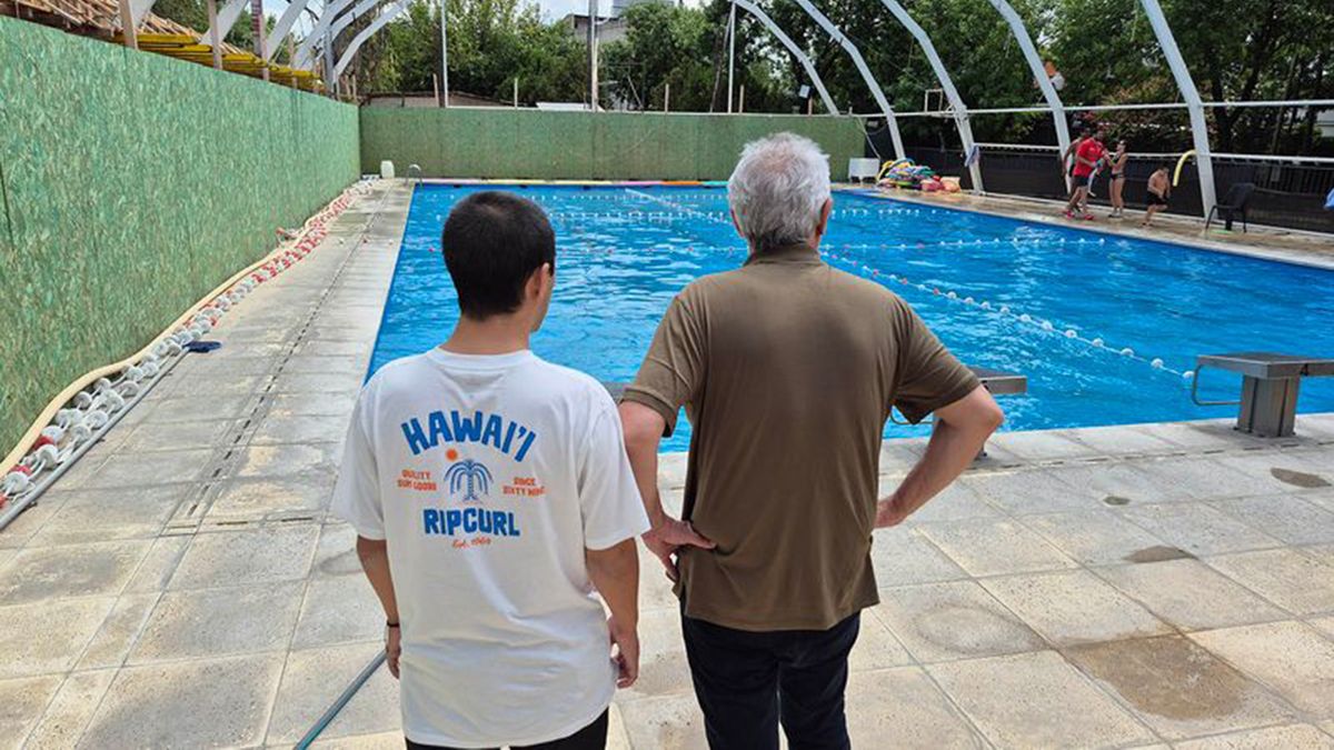 El intendente de Tigre, Julio Zamora, recorrió las obras en el natatorio del Polideportivo San Martín, de Don Torcuato. El intendente de Tigre, Julio Zamora, recorrió las obras en el natatorio del Polideportivo San Martín, de Don Torcuato.