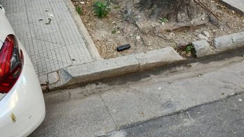 El paquete sospechoso frente a la casa del juez Jorge Gorini El paquete sospechoso frente a la casa del juez Jorge Gorini