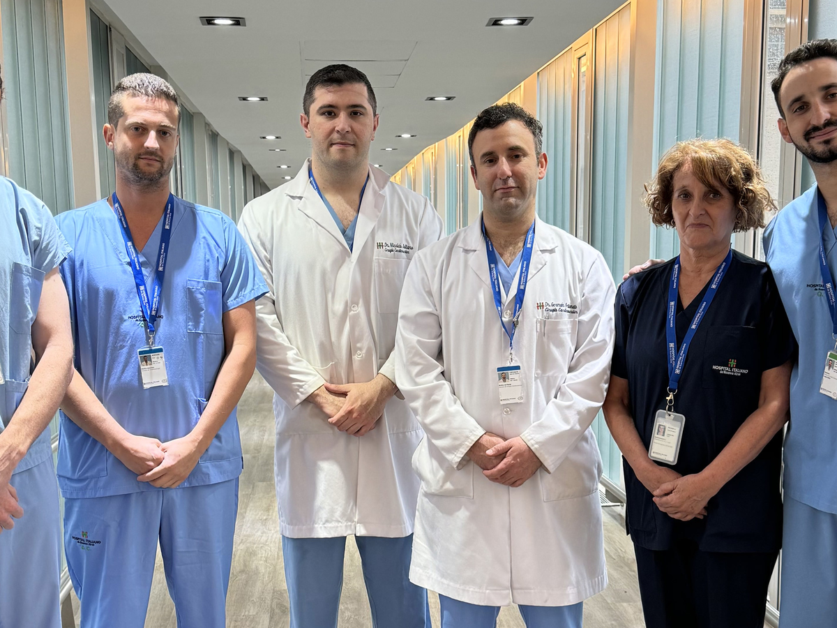 El Hospital Italiano, reconocido por su excelencia médica, realiza aproximadamente 600 cirugías cardíacas anuales. El Hospital Italiano, reconocido por su excelencia médica, realiza aproximadamente 600 cirugías cardíacas anuales.