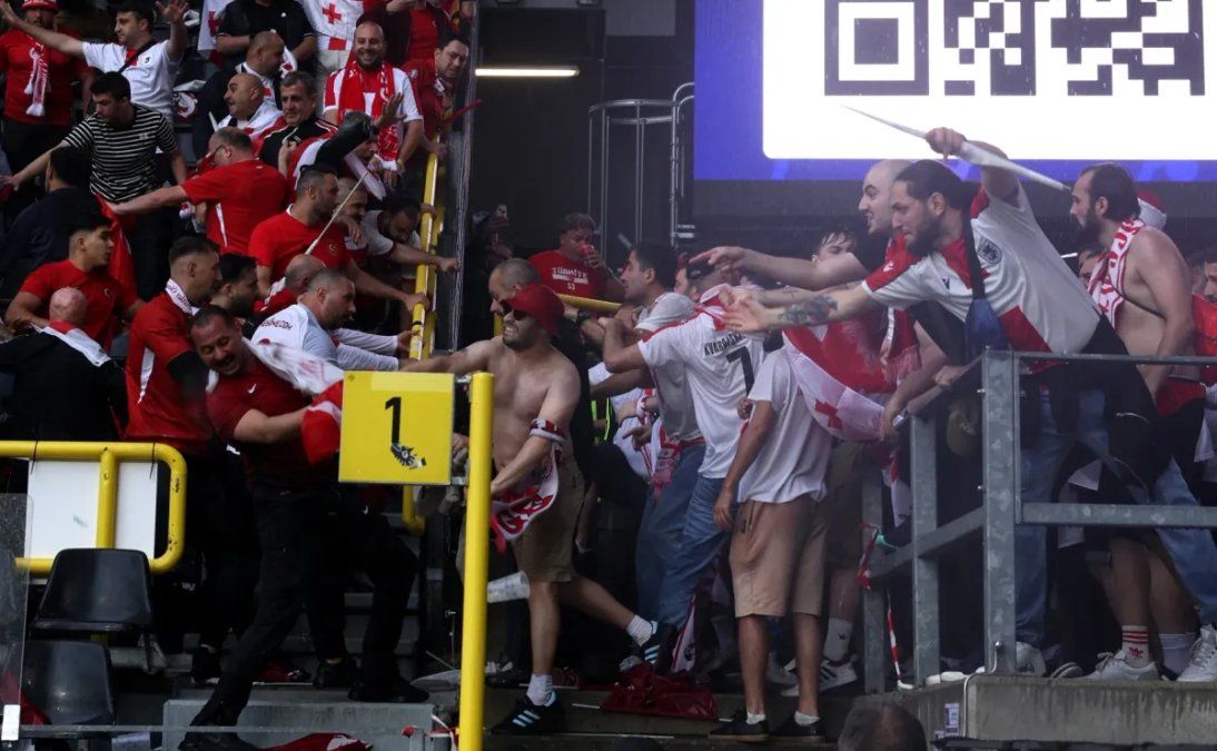 Otra vez violencia en Eurocopa