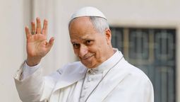altText(Milei en alerta: Axel Kicillof, del Indio Solari ¿al Papa León XIV?)}