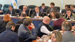 altText(Cambiemos empieza a desintegrarse antes de lo previsto en el Congreso Nacional)}
