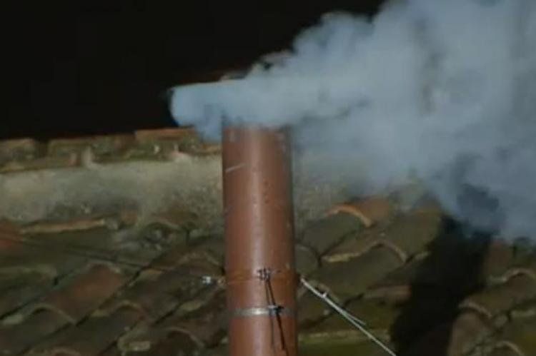 Fumata blanca anuncia que hay nuevo Papa.