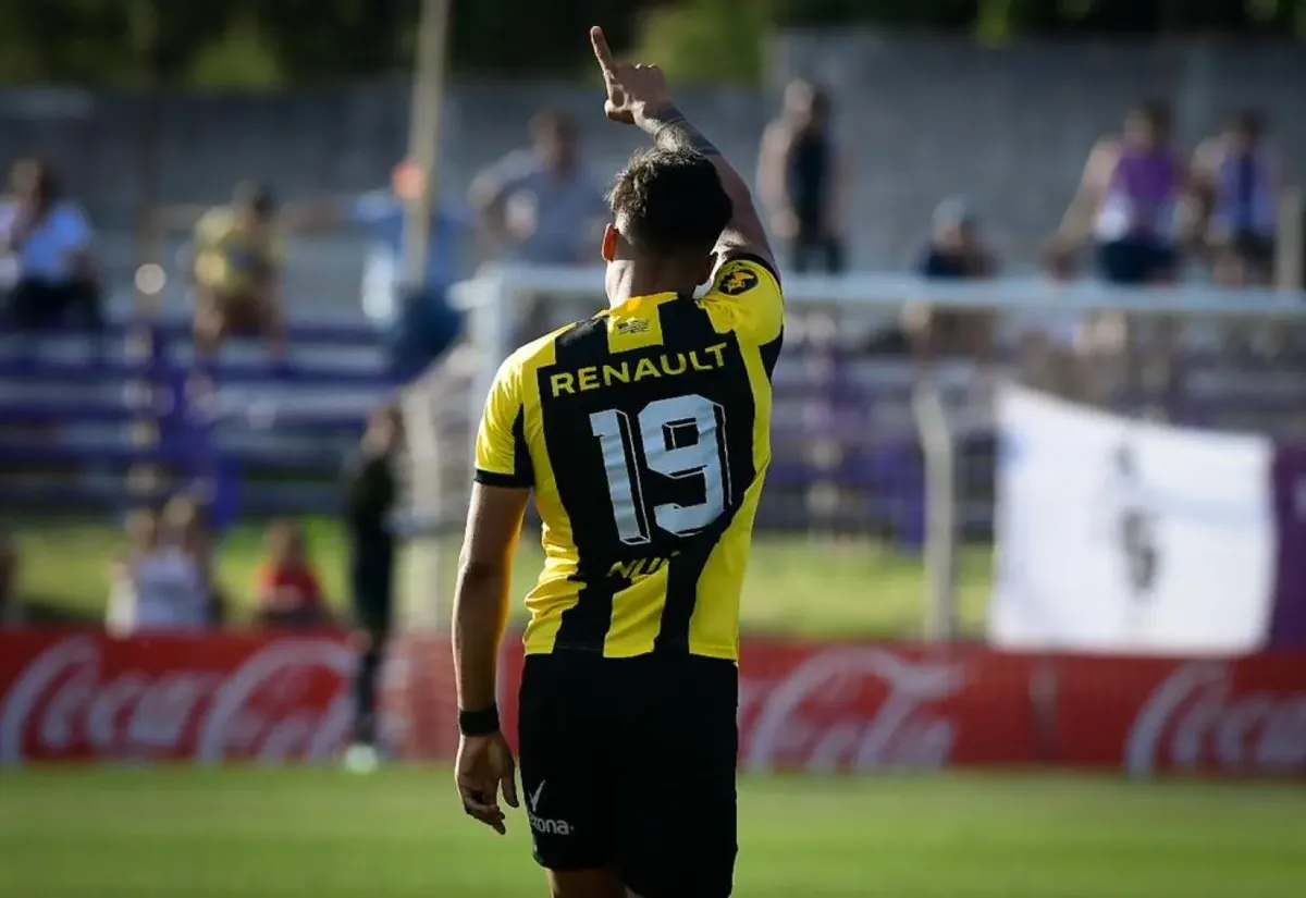 El gol de Matías Arezo para Peñarol causó revuelo en las redes sociales.
