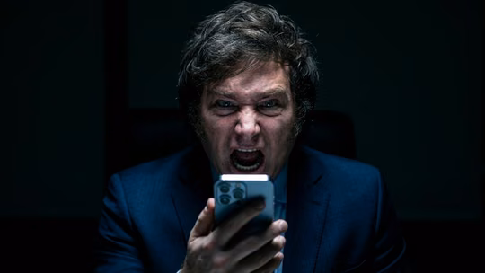 Javier Milei alcanzó un logro impensado: estar entre las cuentas de Twitter que más insulta. Sin embargo, el algoritmo le va suelta la mano (y eso debe doler). Foto: Gemini