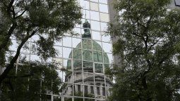 En el anexo de diputados (frente de vidrios en cuadrículas) se llevó adelante la presentación del caso